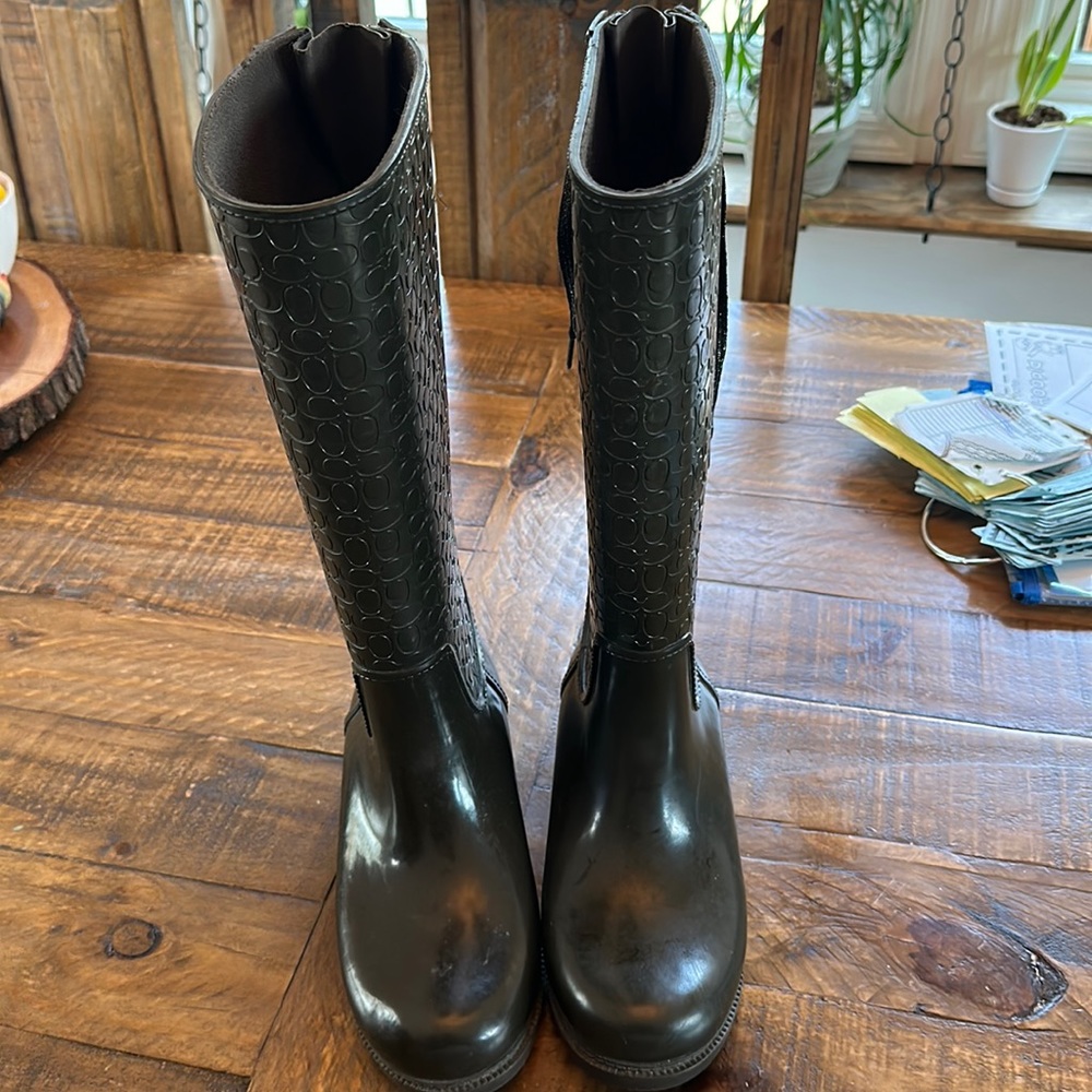 Olive green coach rain boots - Picture 1 of 6